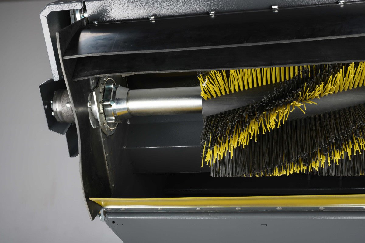 BULL 200 – BALAYEUSE AUTOPORTEE INDUSTRIELLE A BENNAGE HYDRAULIQUE Balayeuses