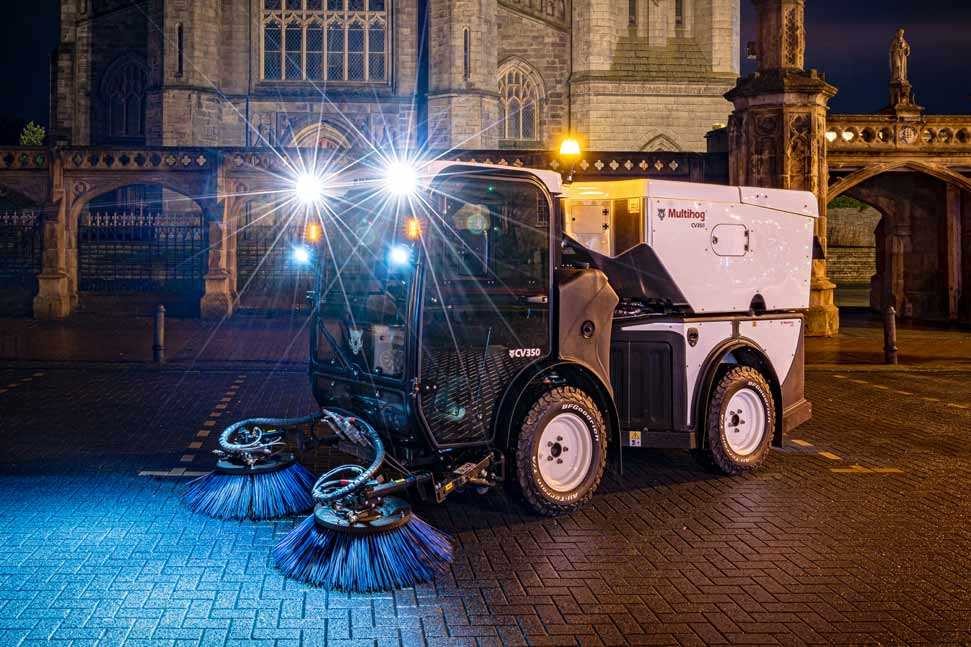 MULTIHOG CV Balayeuse de voirie